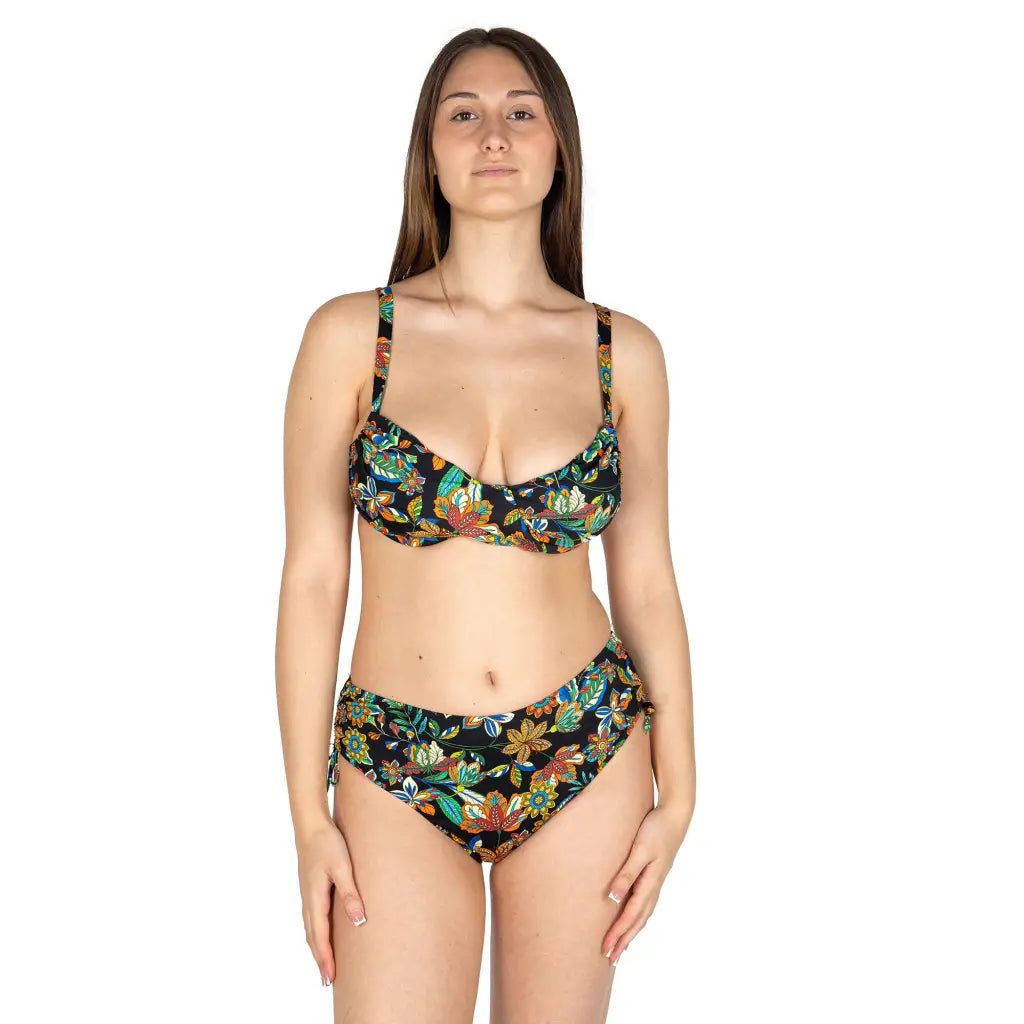 Top bikini con ferretto e bordi a contrasto | boohoo Top bikini con ferretto e bordi a contrasto | boohoo